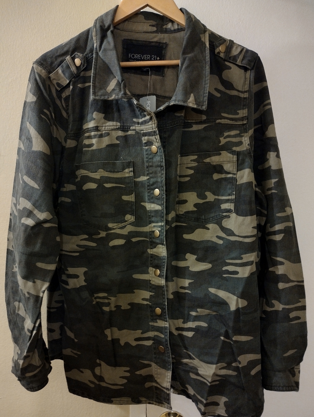 Forever 21 Green and Olive Camo Button-Up Jacket
